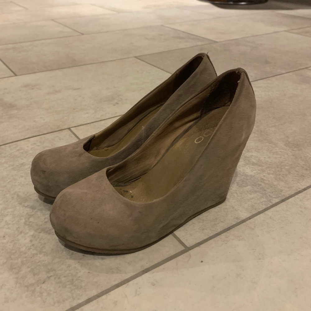 Tan Wedge heels